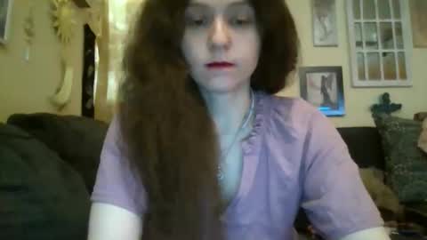 queencrimsonlvx online show from 04.12.26