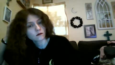 queencrimsonlvx online show from 06.14.26