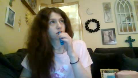 queencrimsonlvx online show from 07.03.26