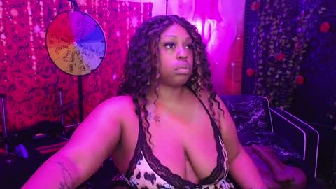 Snapshot of queencroze chatting on 04.02.26 Queen Cherise Roze online show from 04.02.26