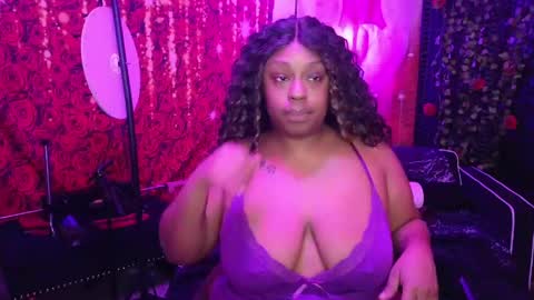 Snapshot of queencroze chatting on 04.07.26 Queen Cherise Roze online show from 04.07.26