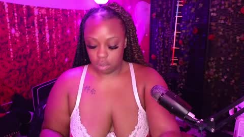 Snapshot of queencroze chatting on 05.27.26 Queen Cherise Roze online show from 05.27.26