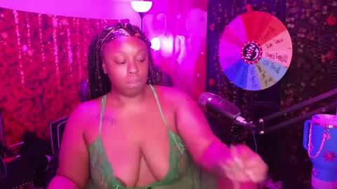 Snapshot of queencroze chatting on 05.28.26 Queen Cherise Roze online show from 05.28.26