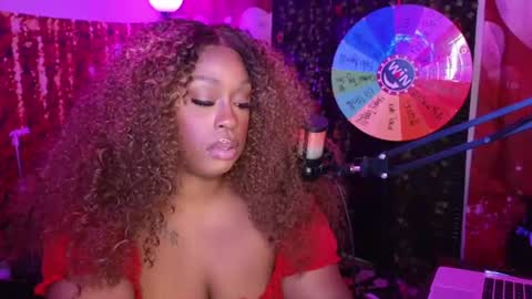 Snapshot of queencroze chatting on 06.17.26 Queen Cherise Roze online show from 06.17.26