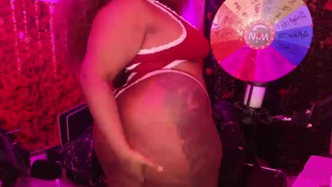 Snapshot of queencroze chatting on 06.22.26 Queen Cherise Roze online show from 06.22.26