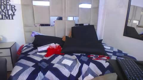 QUEENJEENN online show from 12.14.24