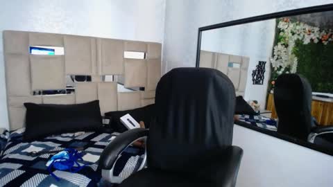 QUEENJEENN online show from 01.14.25