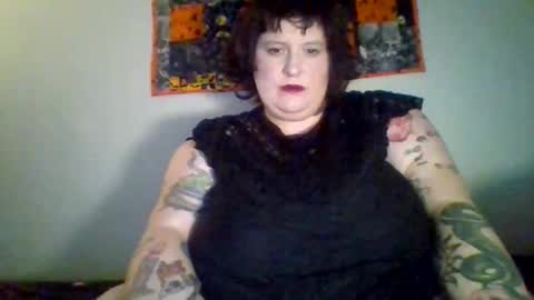 Snapshot of queenjezabel444 chatting on 01.01.25 QueenJezabel online show from 01.01.25