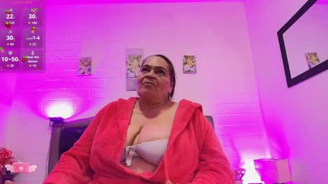 Snapshot of queenmature chatting on 05.25.26 VickyBoobss online show from 05.25.26