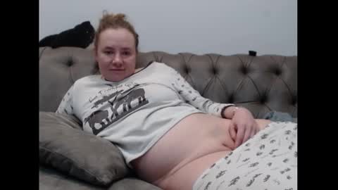 Snapshot of queenmymind chatting on 01.05.25 queenmymind online show from 01.05.25