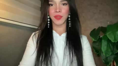 Snapshot of queenn_xxx chatting on 03.08.26 QUEEN online show from 03.08.26