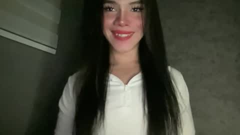 Snapshot of queenn_xxx chatting on 03.10.26 QUEEN online show from 03.10.26