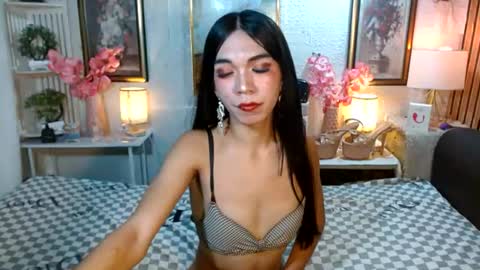 Snapshot of queennira chatting on 07.14.26 queennira online show from 07.14.26