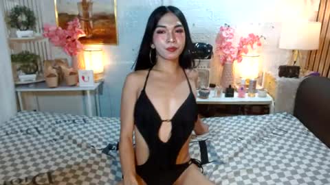 Snapshot of queennira chatting on 07.18.26 queennira online show from 07.18.26