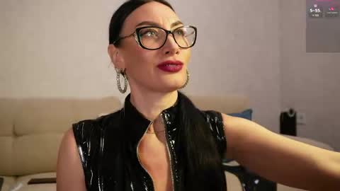 Snapshot of queenviktoria chatting on 04.15.26 Viktoria online show from 04.15.26
