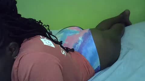 Snapshot of queenviviana chatting on 01.13.25 vallary online show from 01.13.25