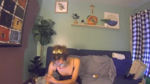 Snapshot of queridamiahh chatting on 09.23.25 Mia online show from 09.23.25