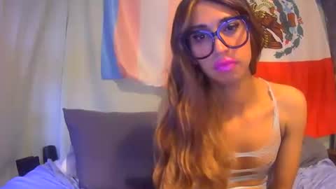 Snapshot of queridamiahh chatting on 11.14.25 Mia online show from 11.14.25