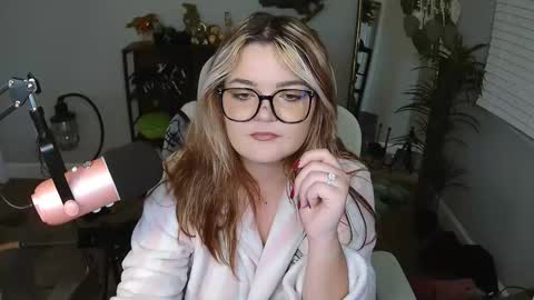 Snapshot of quervoqueen1 chatting on 05.14.26 Bri online show from 05.14.26