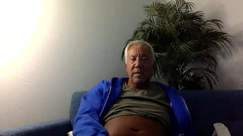 Snapshot of quest_one chatting on 01.05.25 Jim online show from 01.05.25