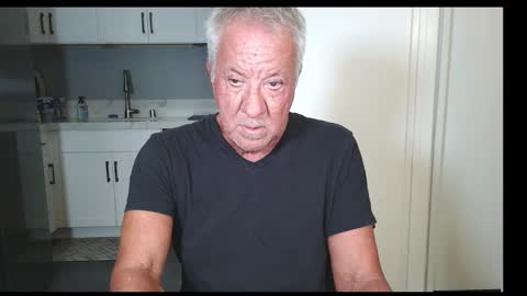 Snapshot of quest_one chatting on 10.10.25 Jim online show from 10.10.25