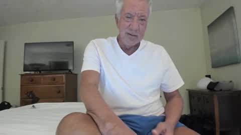 Snapshot of quest_one chatting on 01.10.26 Jim online show from 01.10.26