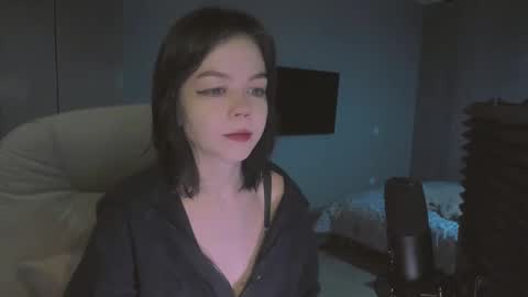 Snapshot of quietluxury chatting on 12.21.25 quietluxury online show from 12.21.25