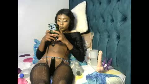 Snapshot of quin_z chatting on 10.08.25 quin_z online show from 10.08.25