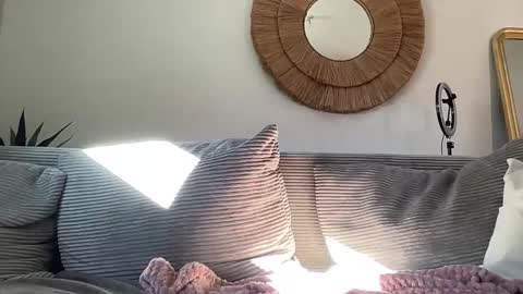 Snapshot of quinnyelena chatting on 11.22.25 Quinnyelena online show from 11.22.25