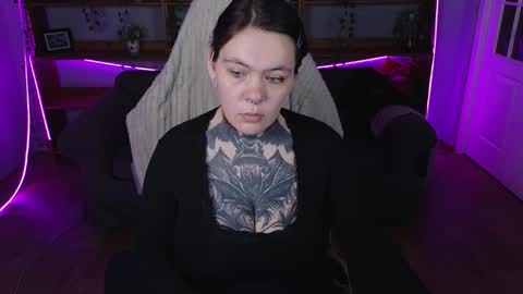 Snapshot of qwertyannie_lbo chatting on 04.27.26 qwertyannie_lbo online show from 04.27.26