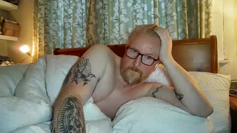 Snapshot of r_o_h_a_n chatting on 11.19.25 r_o_h_a_n online show from 11.19.25