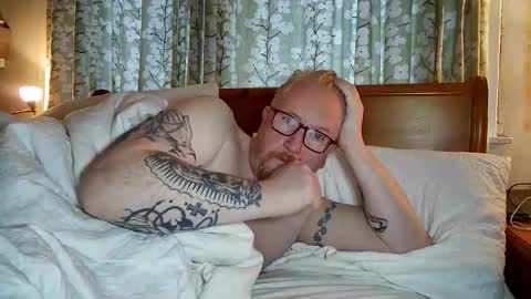 Snapshot of r_o_h_a_n chatting on 11.22.25 r_o_h_a_n online show from 11.22.25