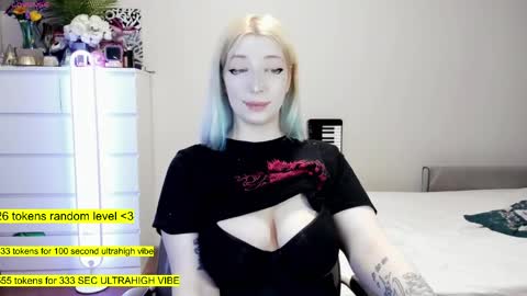 Snapshot of raaaaaaawr chatting on 04.15.26 - online show from 04.15.26