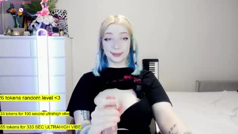 Snapshot of raaaaaaawr chatting on 05.01.26 - online show from 05.01.26