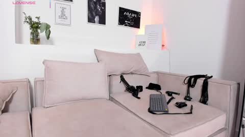 RACHEL ES online show from 09.12.25