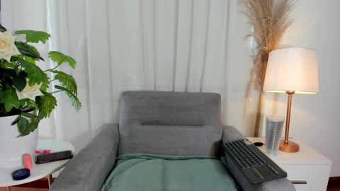 Snapshot of rachelarias chatting on 05.15.26 RACHEL online show from 05.15.26