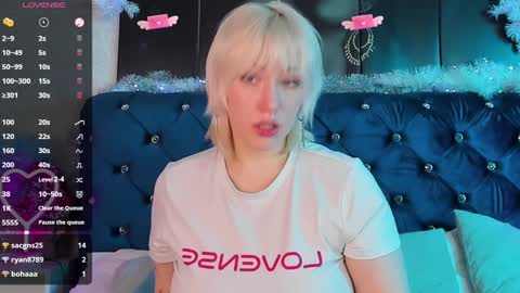 Snapshot of rachelcart chatting on 01.24.25 RachelCart online show from 01.24.25