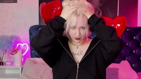 Snapshot of rachelcart chatting on 02.05.25 RachelCart online show from 02.05.25