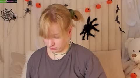 Snapshot of rachelcart chatting on 10.21.25 RachelCart online show from 10.21.25