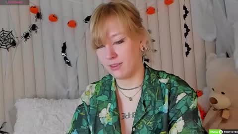 Snapshot of rachelcart chatting on 10.29.25 RachelCart online show from 10.29.25