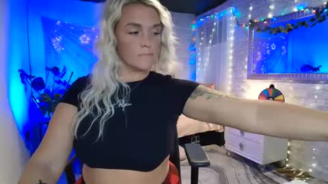 Snapshot of rachellegaze88 chatting on 12.14.24 Rachelle Gaze online show from 12.14.24