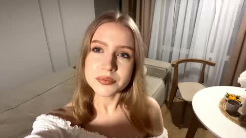 Snapshot of rachellegentile chatting on 11.23.25 Alice online show from 11.23.25