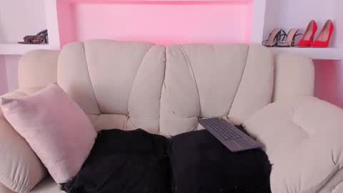 Radiant Naomi online show from 11.12.25