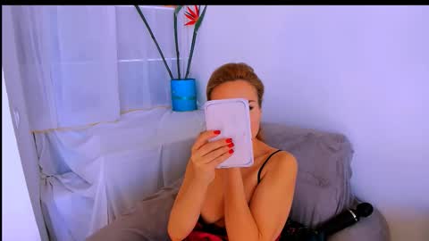 Snapshot of radmila_star chatting on 09.22.25 Radmila Star online show from 09.22.25