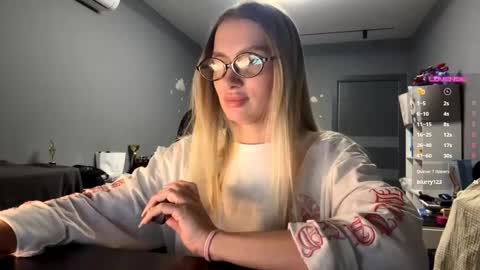 Snapshot of raeannschemmer chatting on 02.15.26 Mila online show from 02.15.26