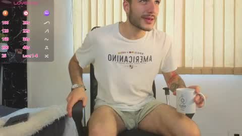 Snapshot of rafael_mendez chatting on 06.05.26 R A F A E L online show from 06.05.26