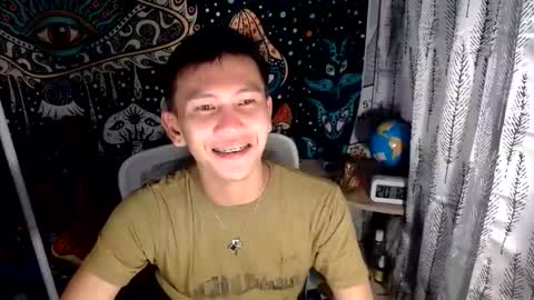 Snapshot of ralfhuge24 chatting on 05.17.26 ralfhuge24 online show from 05.17.26