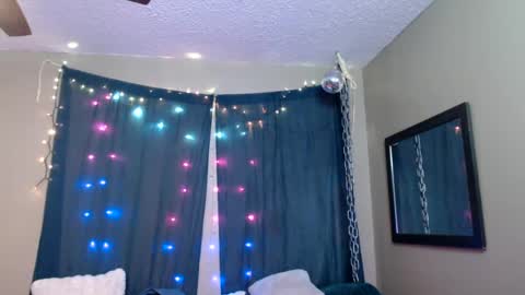    RAMONA Q   online show from 01.15.25