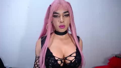 Snapshot of ramonasmit chatting on 10.10.25 RamonaSmit online show from 10.10.25