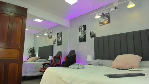 Raphael Nyon online show from 03.01.26